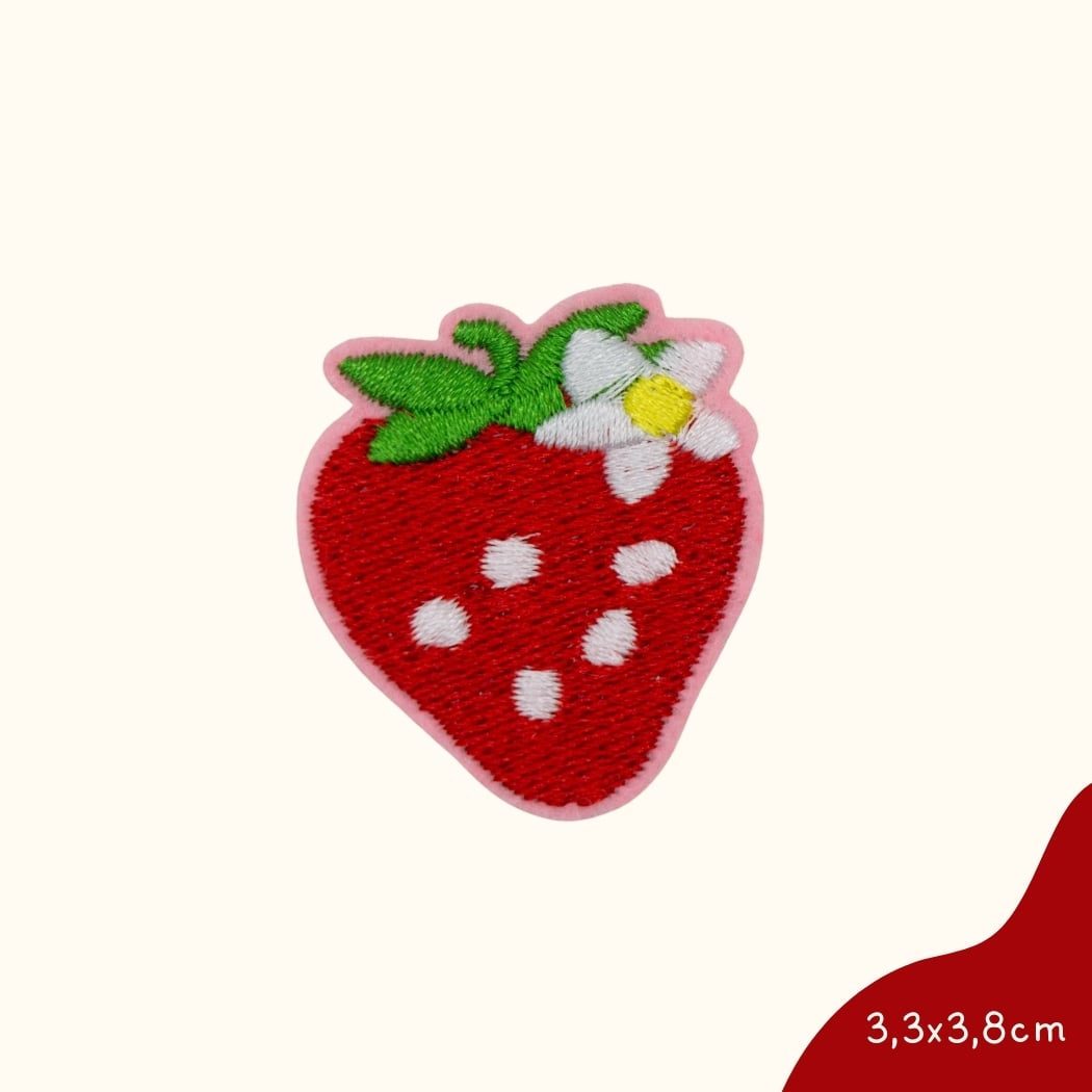 Bügelbild für Kinder von Funkey Monkey – niedliche Erdbeere mit zarter Blüte, perfekt zur individuellen Gestaltung von Kleidung