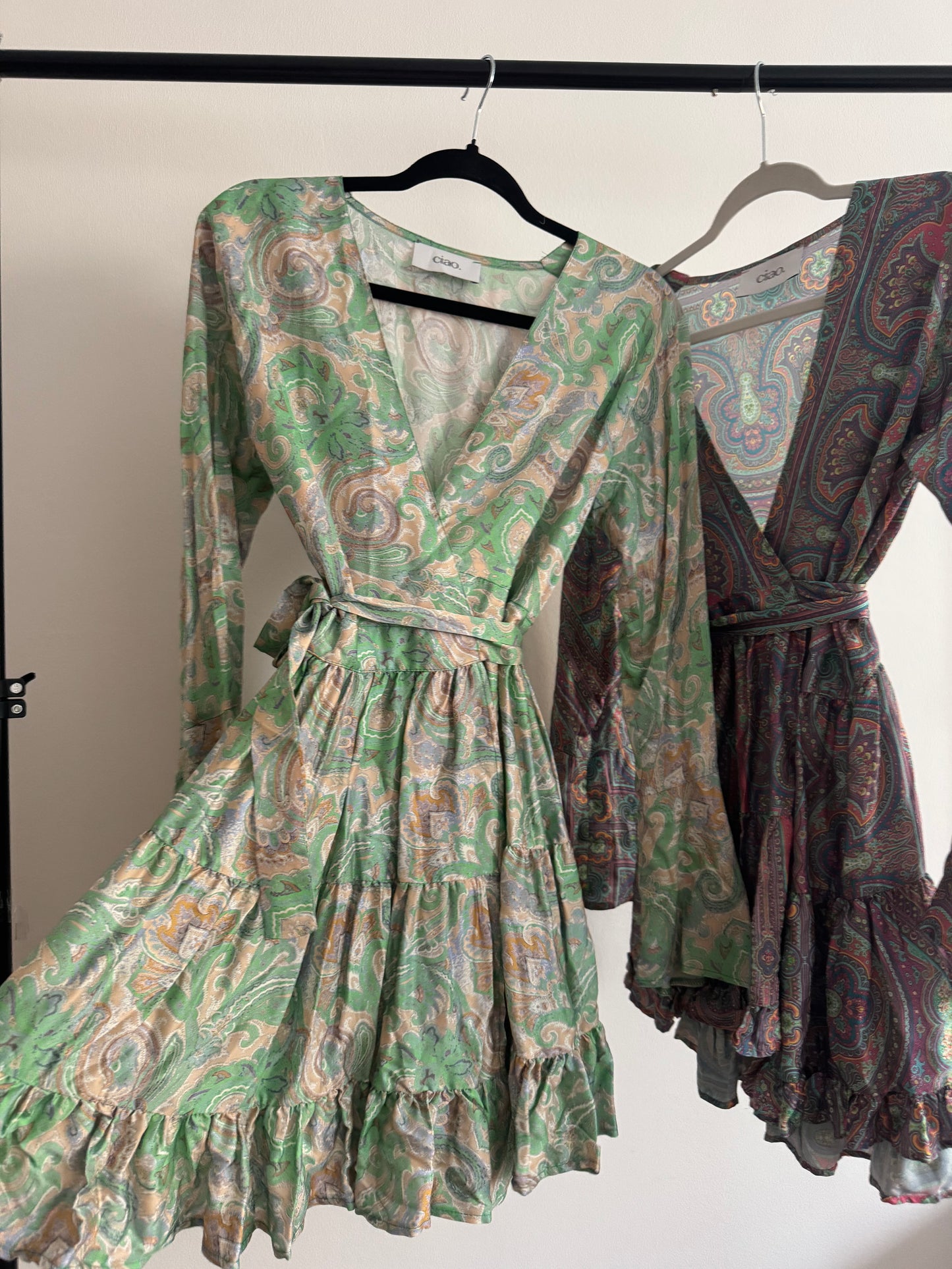 Kurzes Wickelkleid