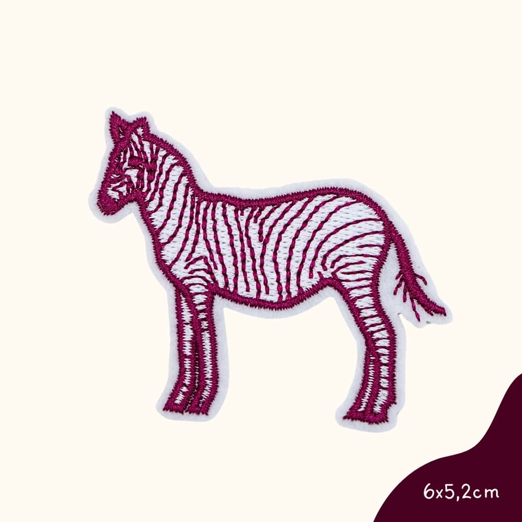 Bügelbild für Kinder von Funkey Monkey – violettes Zebra mit einzigartigem Streifenmuster, ideal zur individuellen Gestaltung von Kleidung.