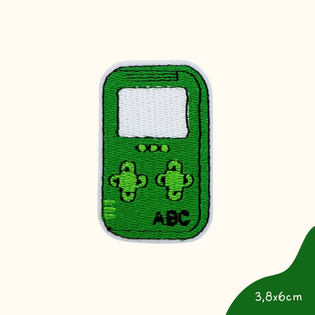 Bügelbild für Kinder von Funkey Monkey – grüner Retro-Gameboy im Pixel-Stil, perfekt zur individuellen Gestaltung von Kleidung
