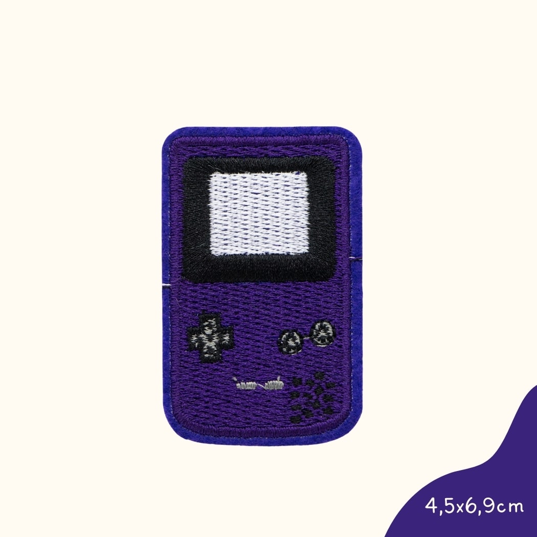 Funkey Monkey Bügelbild – Gameboy Violett, ideal zur kreativen und individuellen Gestaltung von Kinderkleidung mit einem klassischen Gameboy-Motiv in stilvollem Violett.