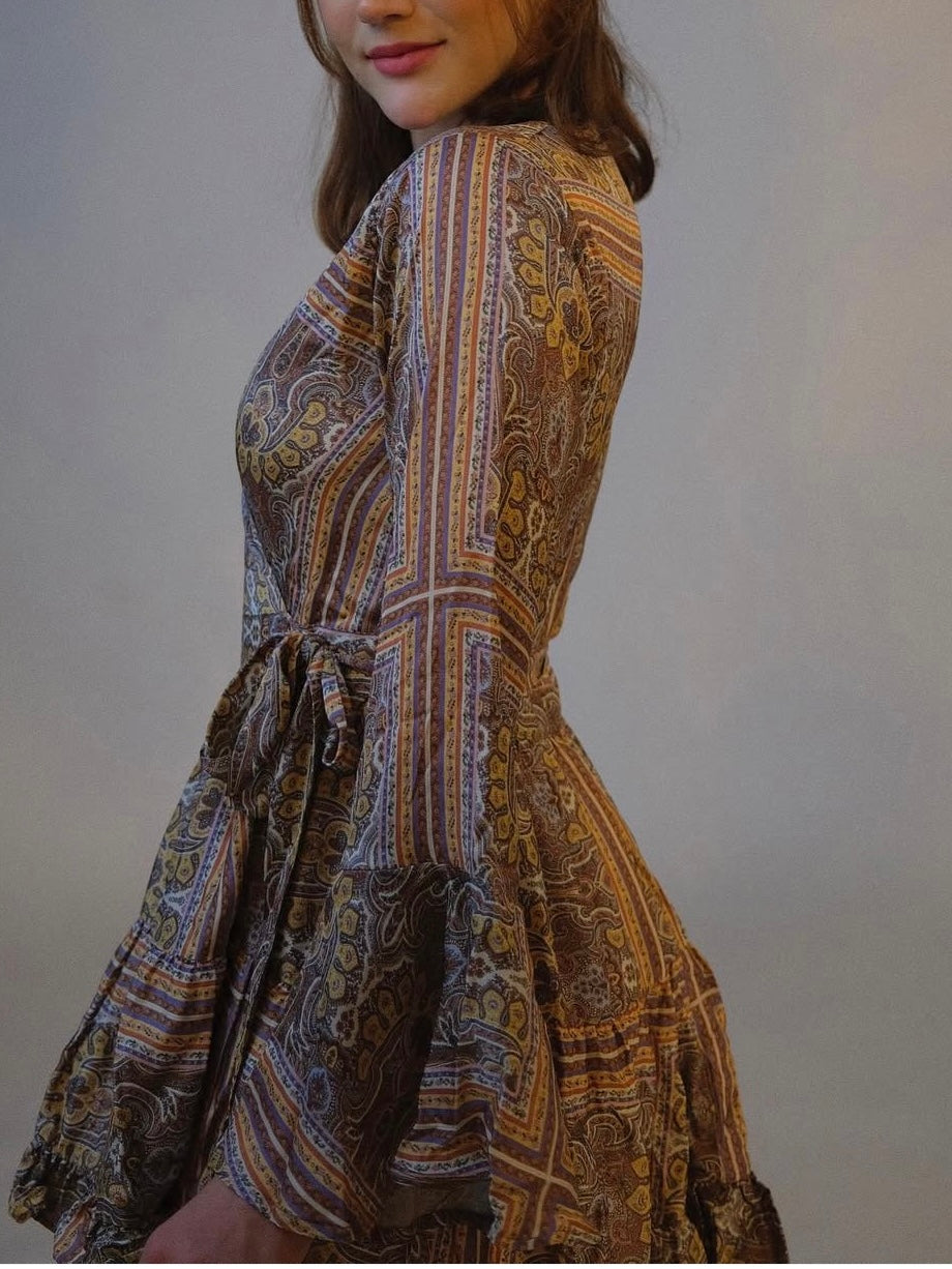 Kurzes Wickelkleid