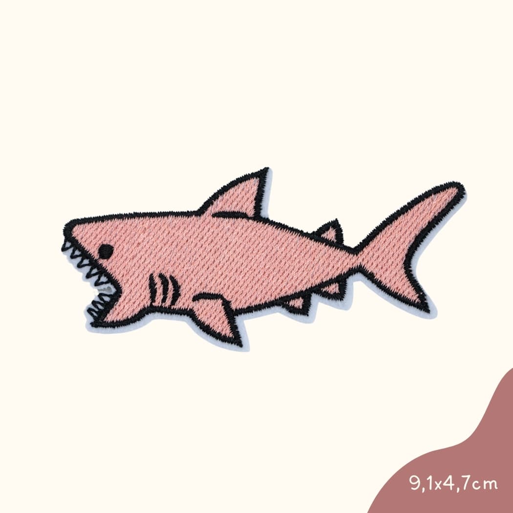 Funkey Monkey Bügelbild – Schnappi Hai Rosa, ideal zur kreativen und verspielten Gestaltung von Kinderkleidung mit einem niedlichen rosa Haifisch-Motiv.