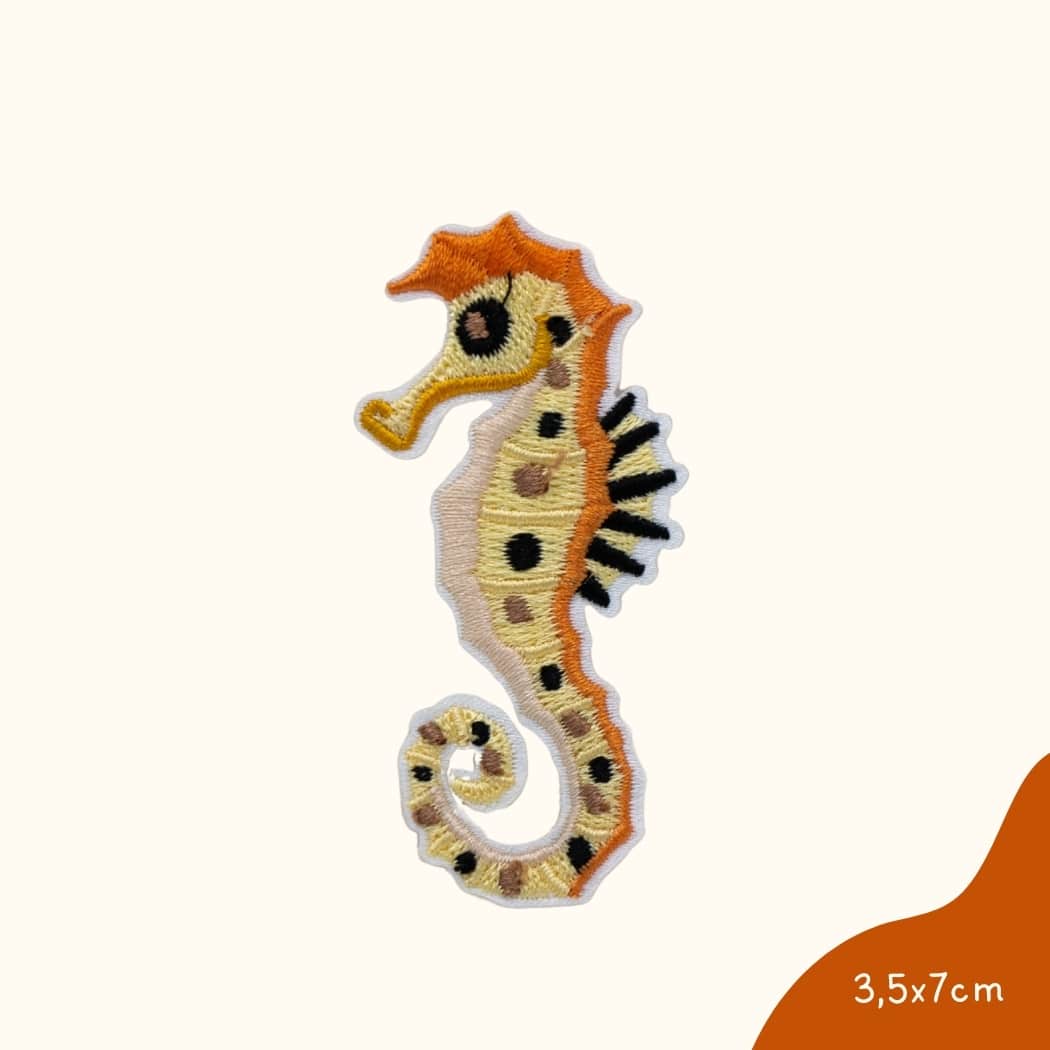 Funkey Monkey Bügelbild – Verspieltes Seepferdchen, ideal für die kreative und verspielte Gestaltung von Kinderkleidung.