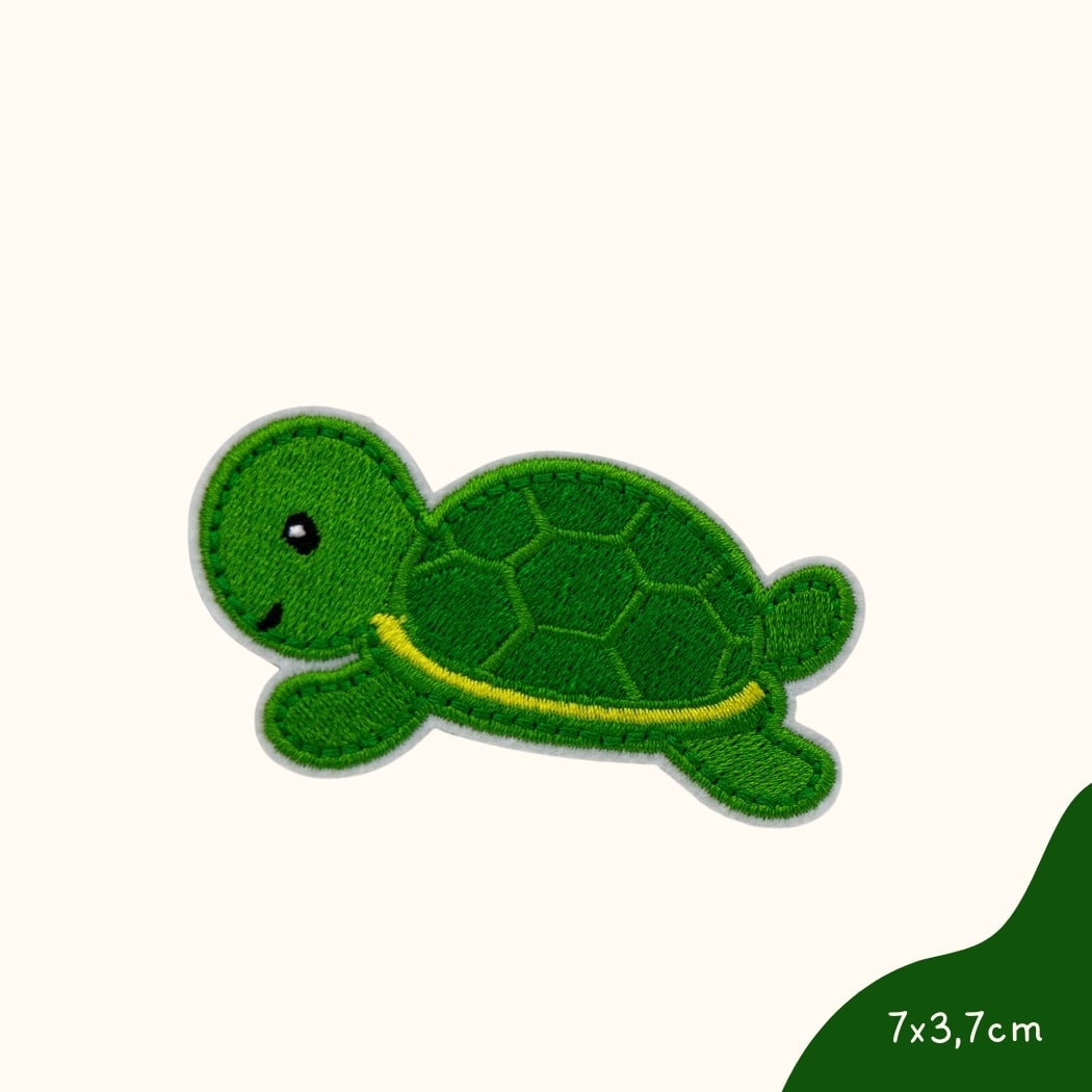 Bügelbild für Kinder von Funkey Monkey – niedliche Baby-Schildkröte mit großen Augen und detailreichem Panzer, perfekt zur individuellen Gestaltung von Kleidung