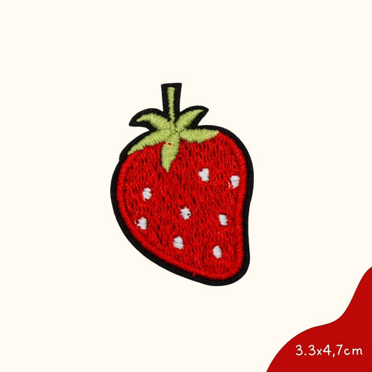 Bügelbild für Kinder von Funkey Monkey – leuchtend rote Erdbeere mit grünen Blättern, perfekt zur individuellen Gestaltung von Kleidung

