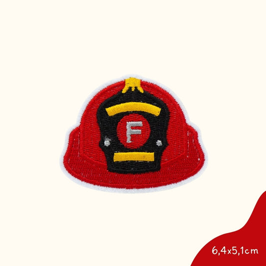 Bügelbild für Kinder von Funkey Monkey – roter Feuerwehrhelm mit Emblem, perfekt zur individuellen Gestaltung von Kleidung