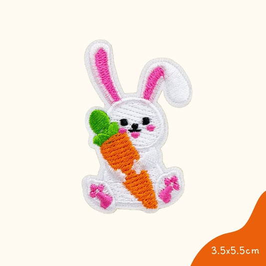 Funkey Monkey Bügelbild – Osterhase mit Karotte, ideal zur kreativen und farbenfrohen Gestaltung von Kinderkleidung.