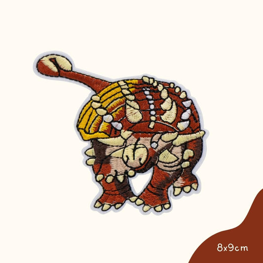 Funkey Monkey Bügelbild – Panzer Dinosaurier braun, perfekt zur kreativen Gestaltung von Kinderkleidung mit einem robusten Dinosaurier-Design.